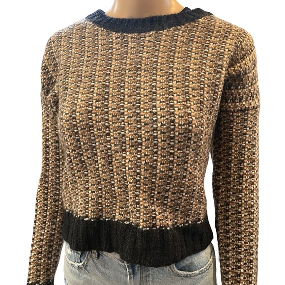 Beautiful Italian made cropped sweater ππ» - Picture 4 of 11